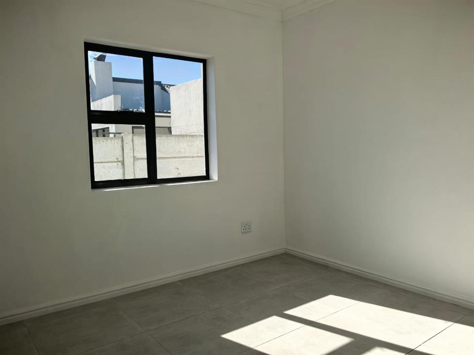 Newly Built 3 Bedroom Family Home in Croydon — photo 13 of 20